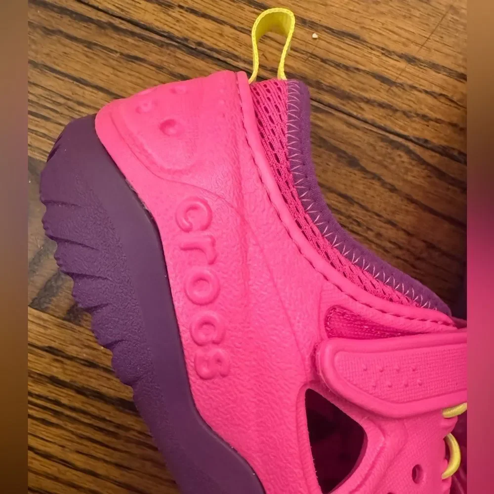 NWT New CROCS Swiftwater Play Land to Water Shoes Neon Magenta Pink Purple 1